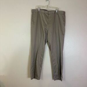 Dockers Men's classic fit khaki Chino pants 42/32